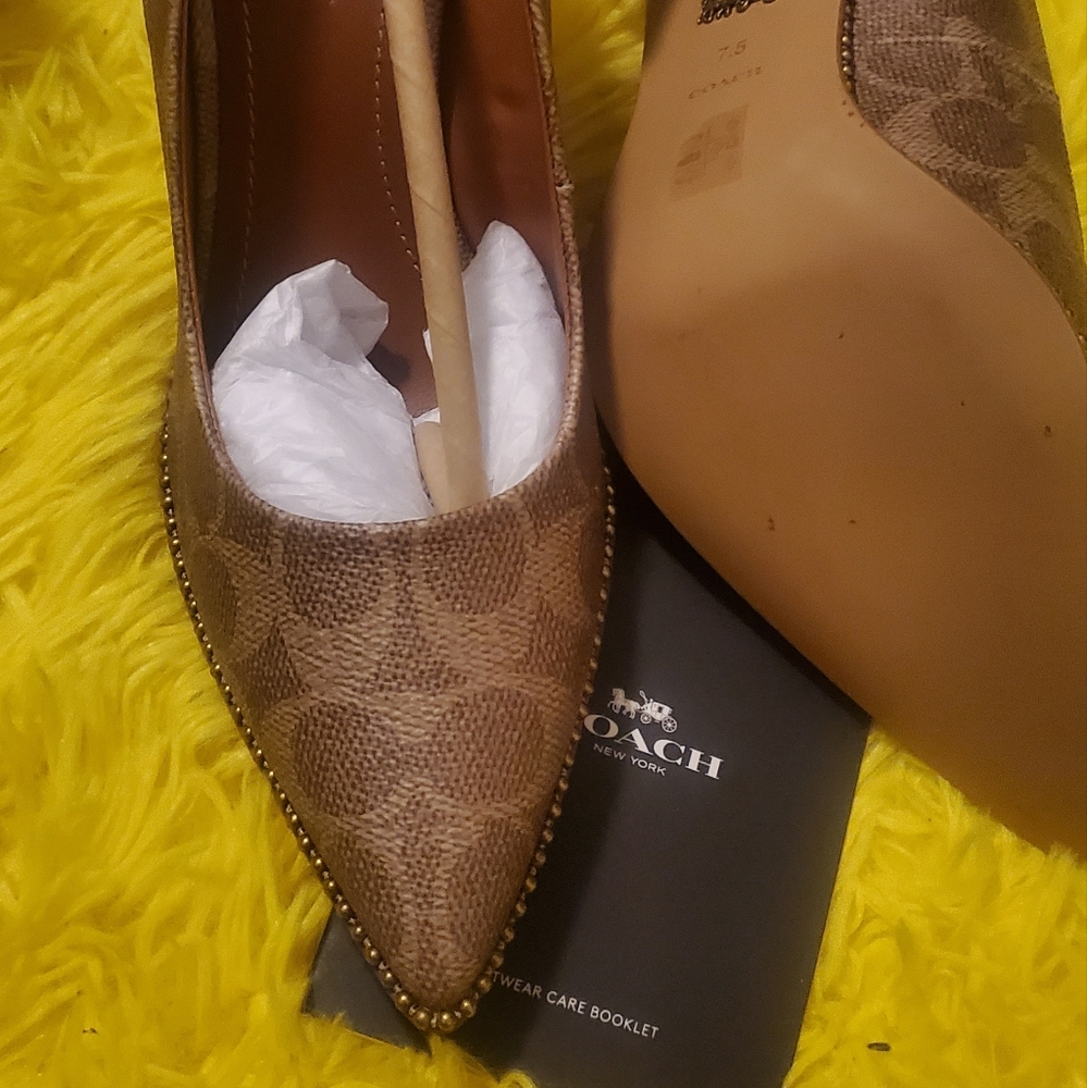Coach Pumps - Picture 2 of 3